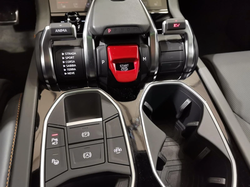 Lamborghini Urus SE HYBRID B&O PANORAMA KERAMIK 360 CAMERA , снимка 12 - Автомобили и джипове - 53343956