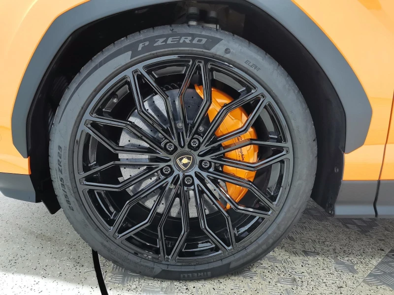 Lamborghini Urus SE HYBRID B&O PANORAMA KERAMIK 360 CAMERA , снимка 5 - Автомобили и джипове - 53343956