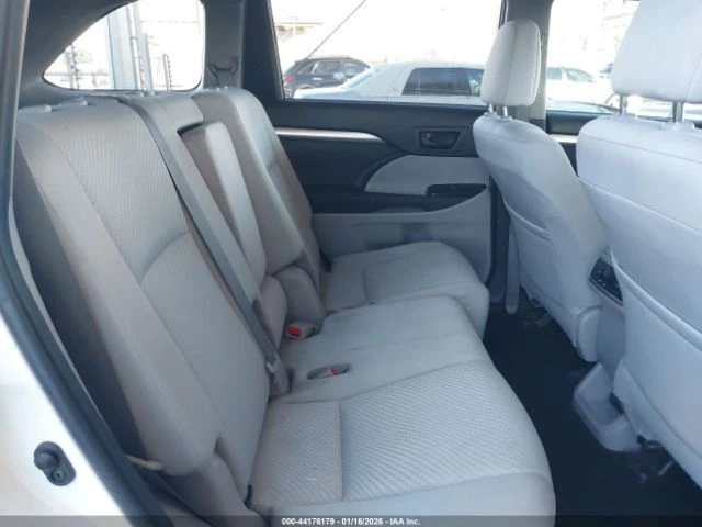 Toyota Highlander * ПАРКТРОНИК* НАВИ* , снимка 11 - Автомобили и джипове - 53769119