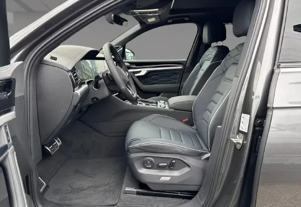 VW Touareg 3.0 TDI 4Motion = R-line = Black Style Гаранция, снимка 5 - Автомобили и джипове - 55050283