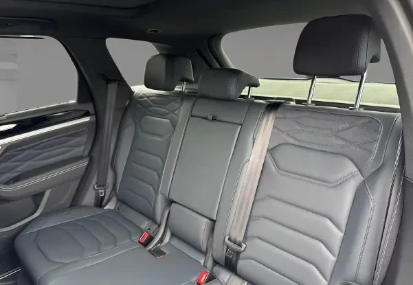 VW Touareg 3.0 TDI 4Motion = R-line = Black Style Гаранция, снимка 10 - Автомобили и джипове - 55050283