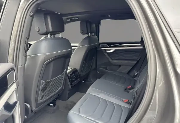 VW Touareg 3.0 TDI 4Motion = R-line = Black Style Гаранция, снимка 9 - Автомобили и джипове - 55050283