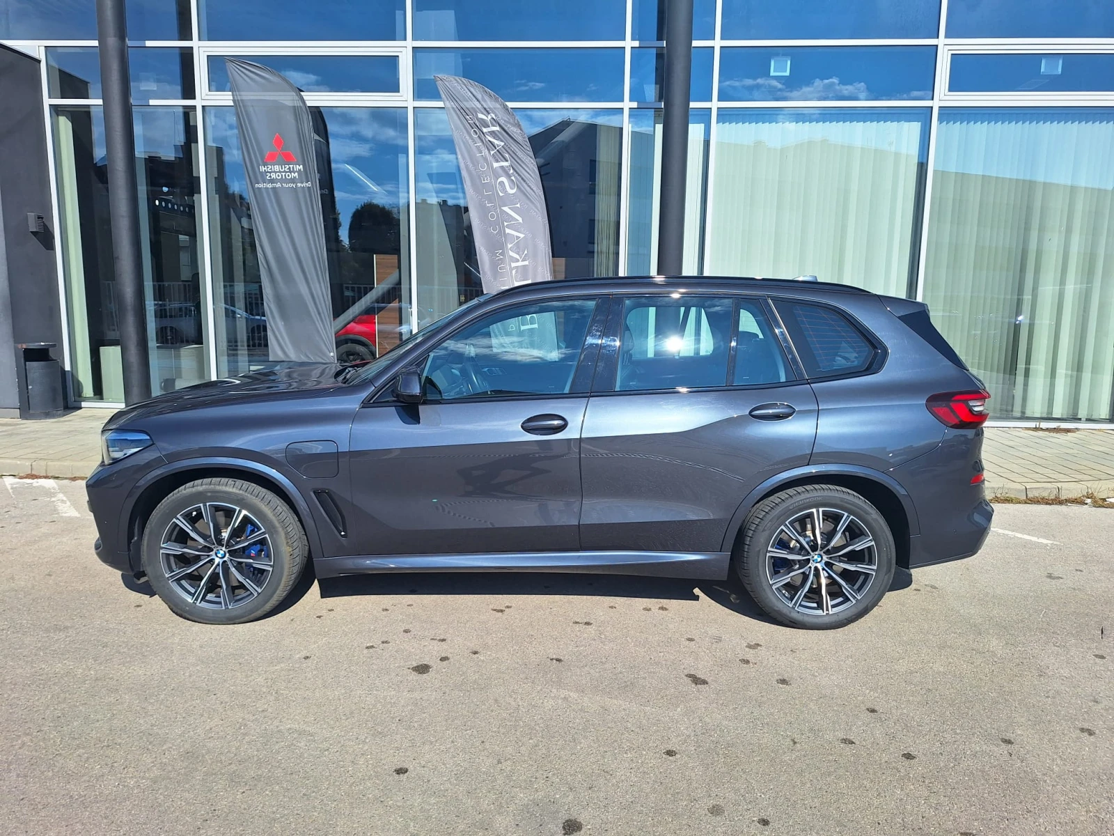 BMW X5 45e M-Pack - изображение 7