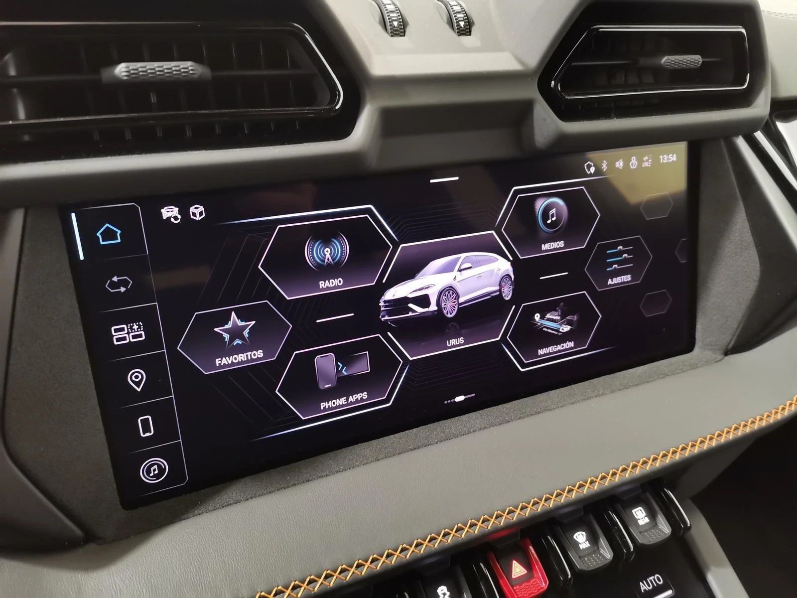 Lamborghini Urus SE HYBRID B&O PANORAMA KERAMIK 360 CAMERA  - изображение 10