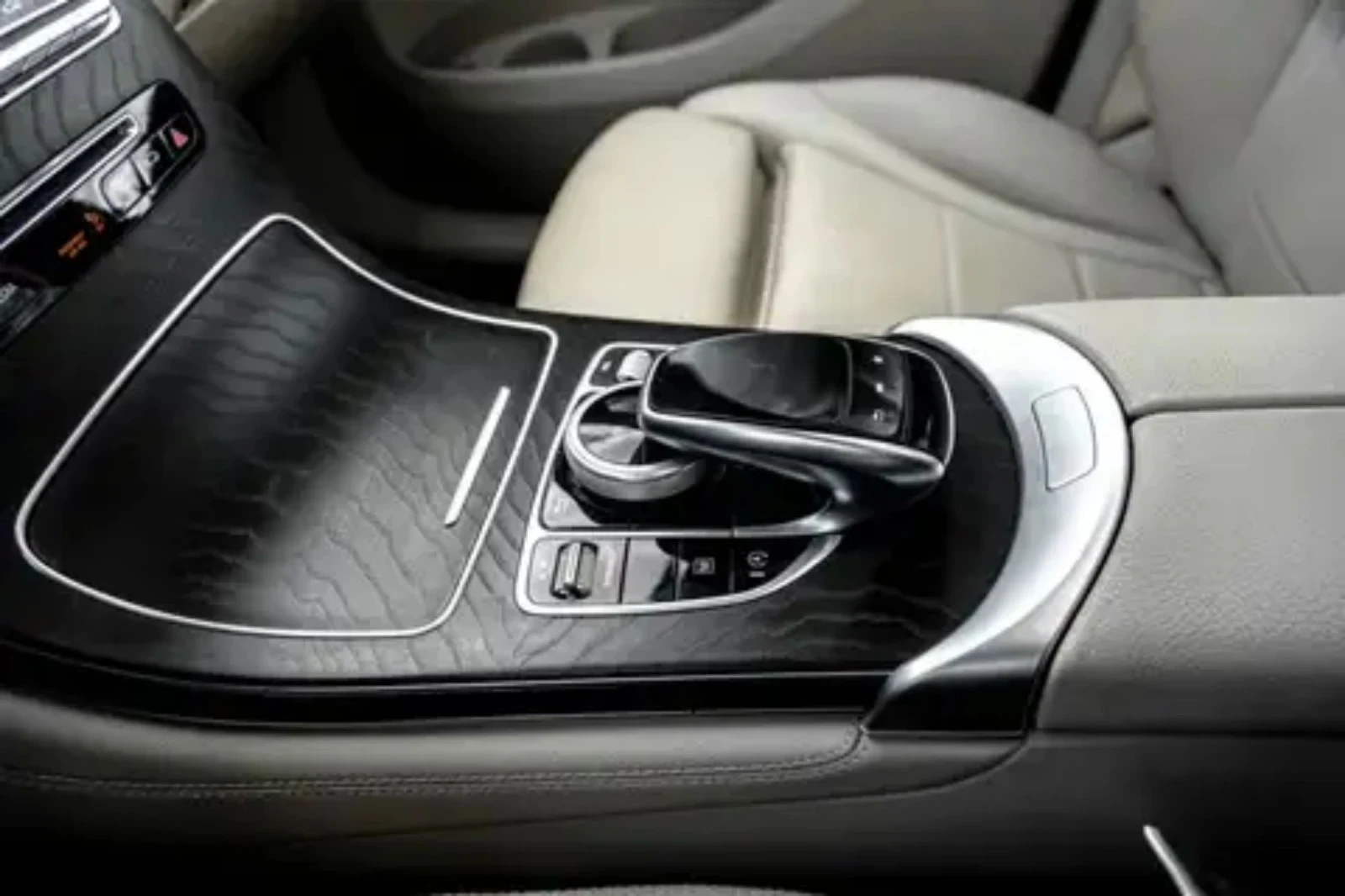 Mercedes-Benz GLC 300 2019/4-MATIC/360/LANE ASIST/PANO/PODGREV/DISTR, снимка 14 - Автомобили и джипове - 53894412