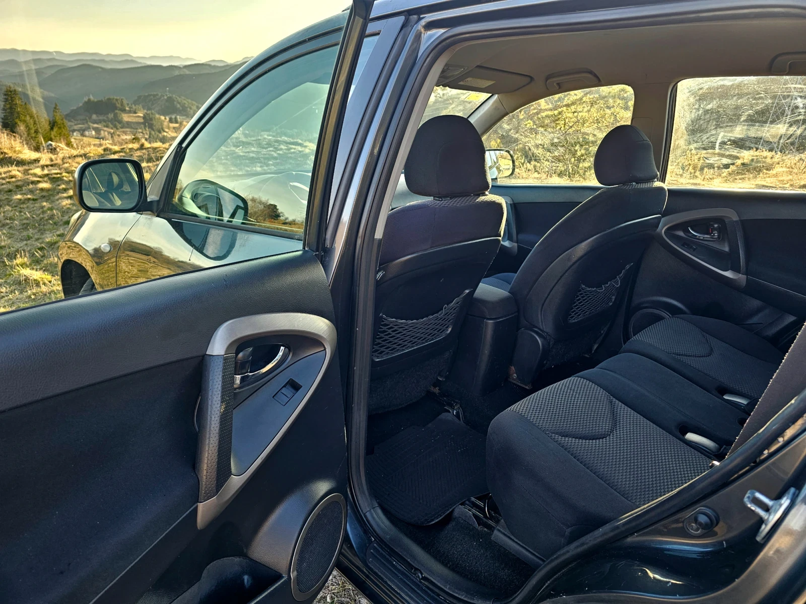 Toyota Rav4, снимка 6 - Автомобили и джипове - 53977844