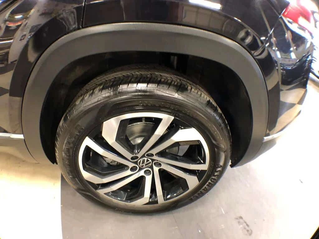 VW Atlas * HIGHLINE AWD LEATHER PAN/ROOF NAV B/SPOT CAMERA , снимка 11 - Автомобили и джипове - 54094326