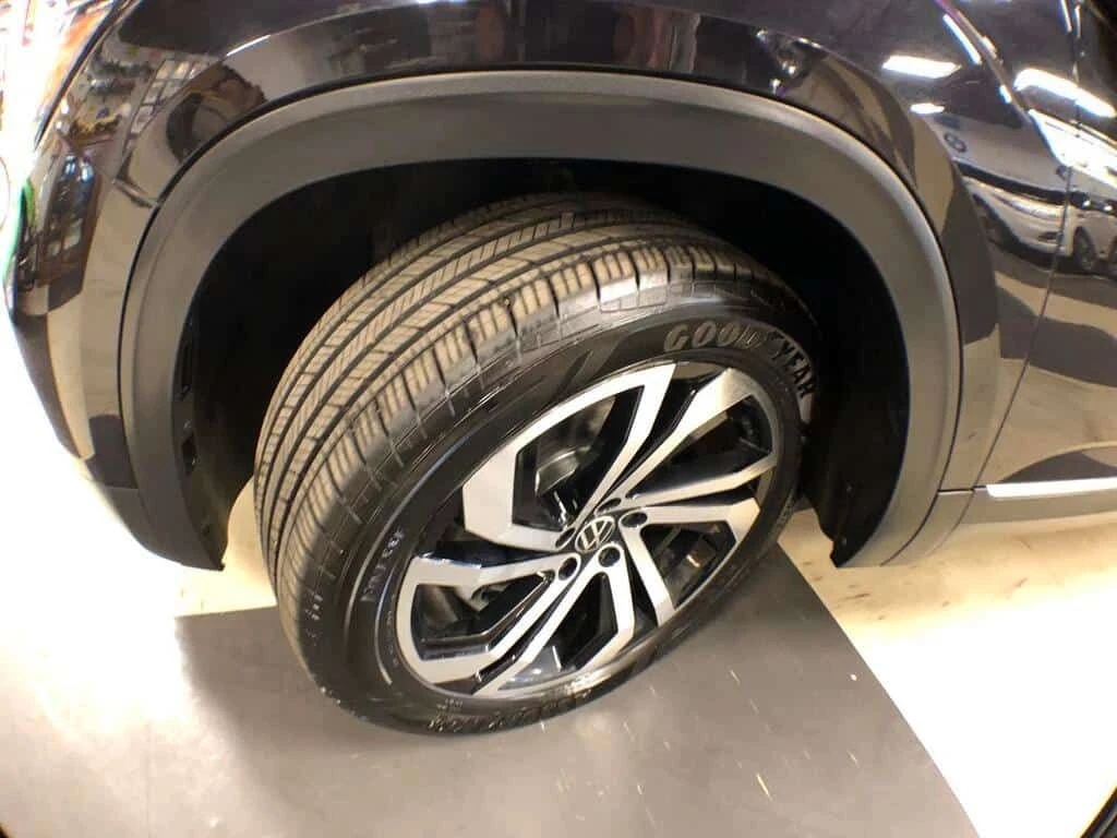 VW Atlas * HIGHLINE AWD LEATHER PAN/ROOF NAV B/SPOT CAMERA , снимка 12 - Автомобили и джипове - 54094326