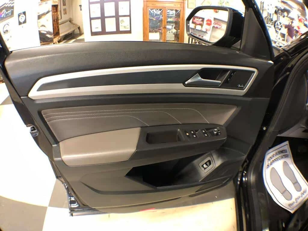 VW Atlas * HIGHLINE AWD LEATHER PAN/ROOF NAV B/SPOT CAMERA , снимка 17 - Автомобили и джипове - 54094326