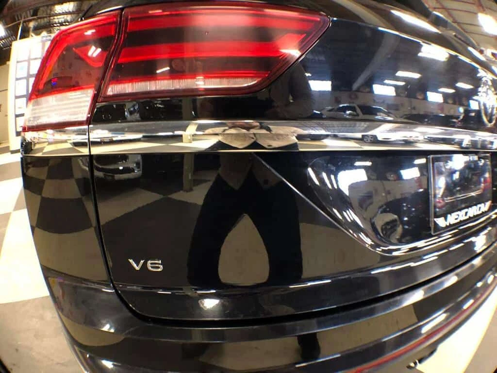 VW Atlas * HIGHLINE AWD LEATHER PAN/ROOF NAV B/SPOT CAMERA , снимка 15 - Автомобили и джипове - 54094326