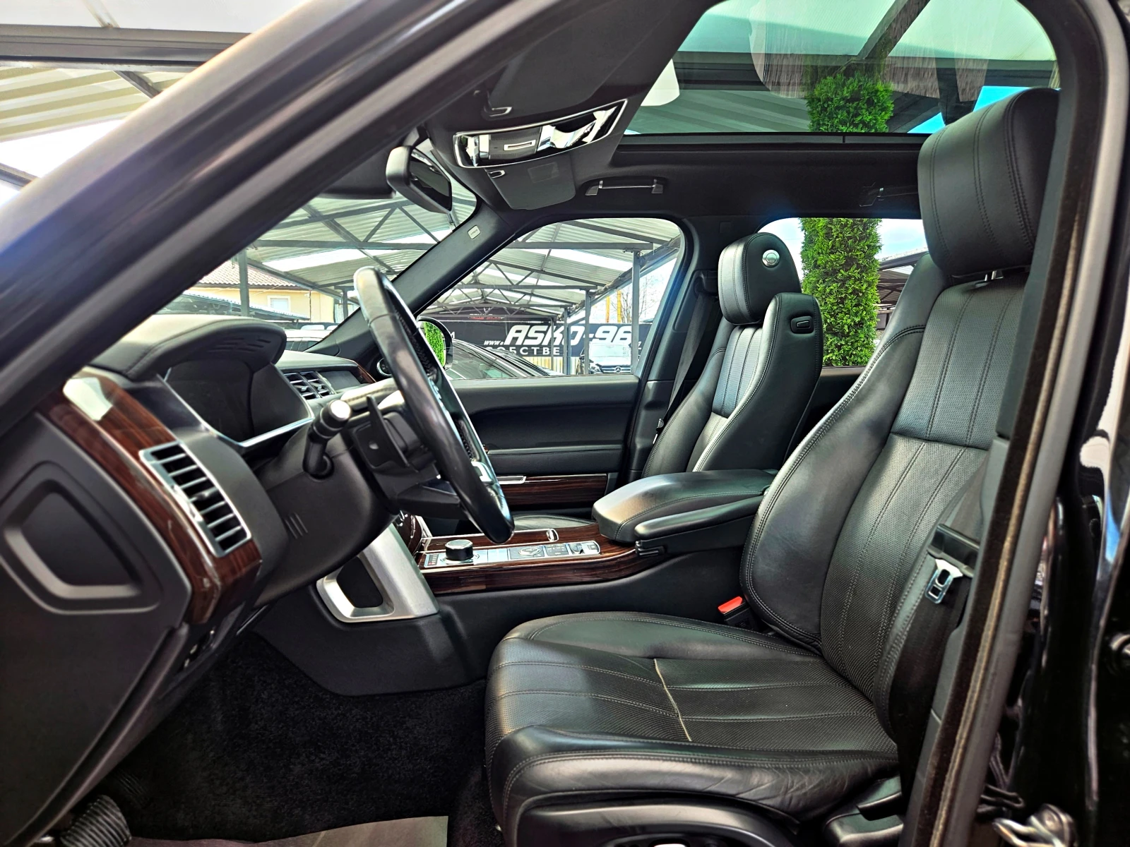 Land Rover Range rover TV/PANO/DISTR/DIGITAL/360CAMERA/ОБДУХ/MERIDIAN/LIZ, снимка 15 - Автомобили и джипове - 54133328