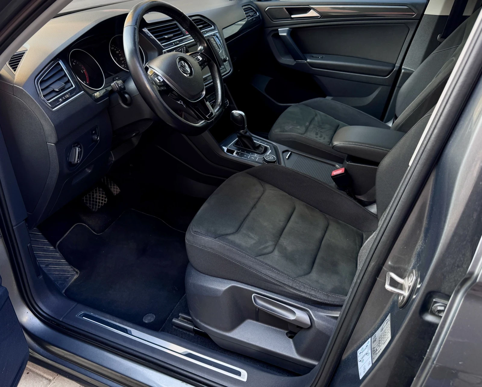 VW Tiguan 2.0TDI HIGHLINE 190HP, снимка 9 - Автомобили и джипове - 54547213