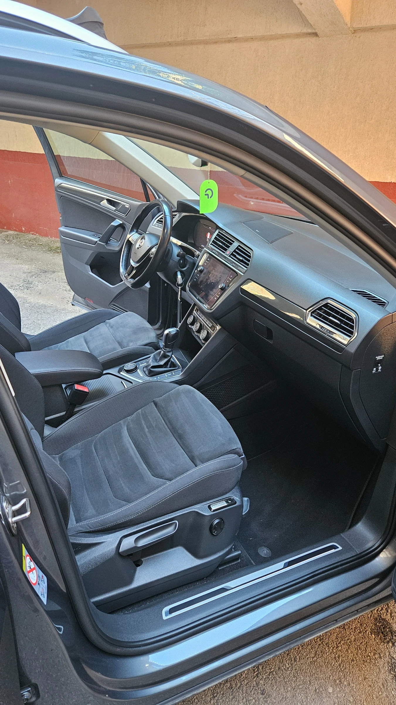 VW Tiguan, снимка 10 - Автомобили и джипове - 54718145
