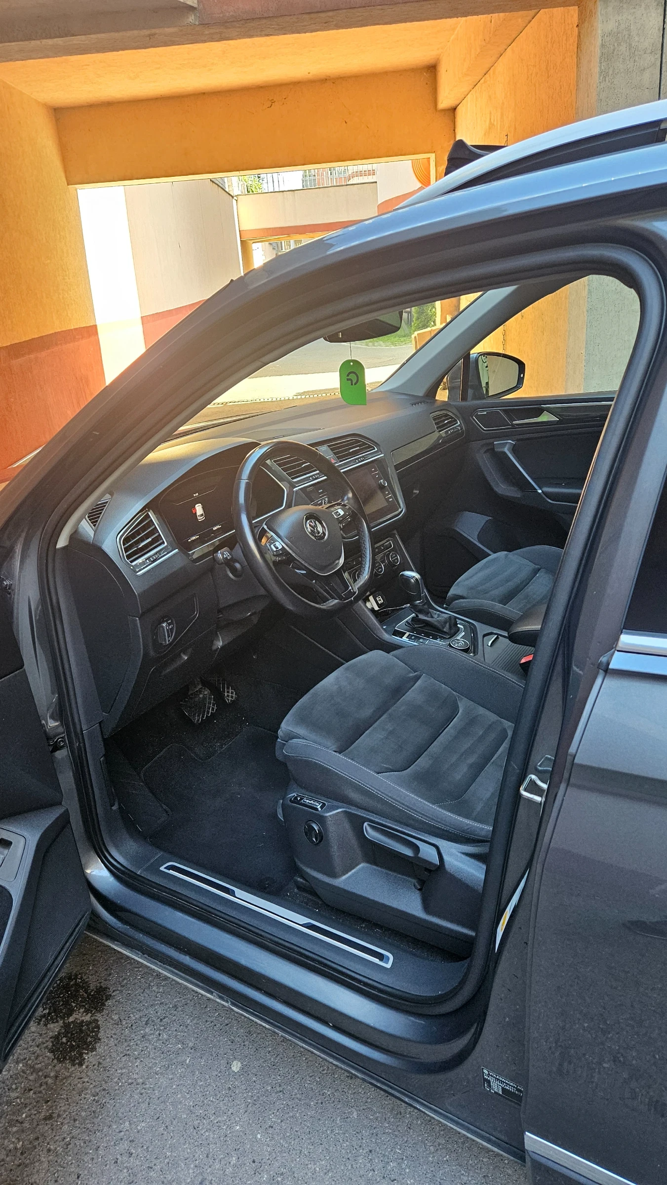 VW Tiguan, снимка 8 - Автомобили и джипове - 54718145