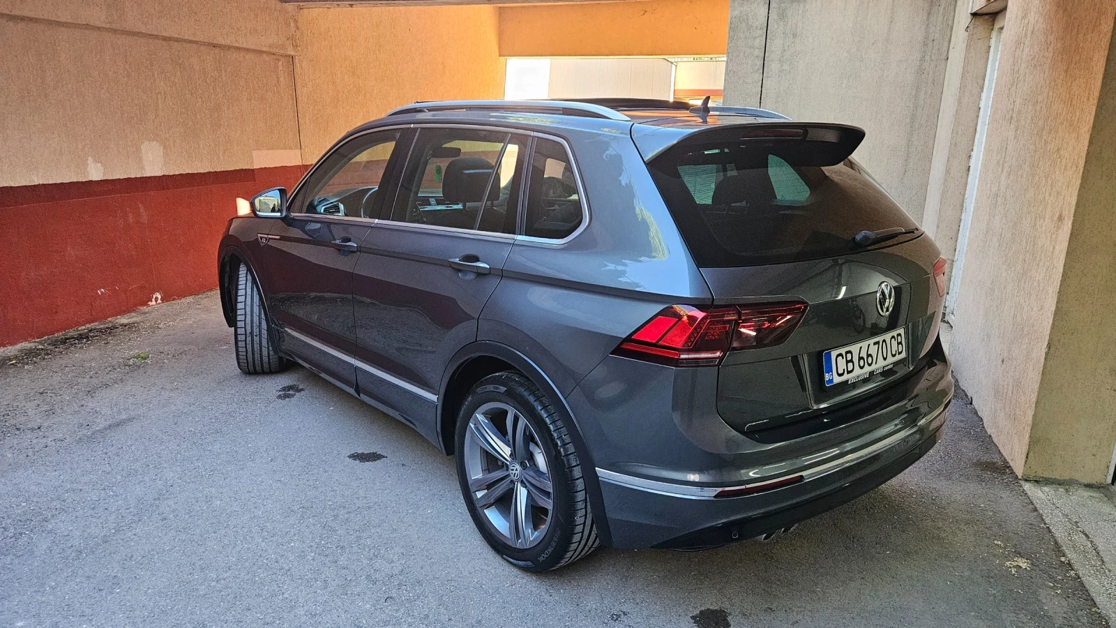 VW Tiguan, снимка 6 - Автомобили и джипове - 54718145