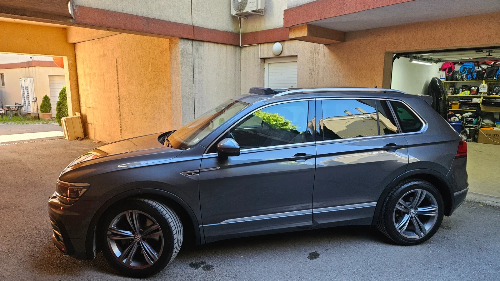 VW Tiguan, снимка 3 - Автомобили и джипове - 54718145