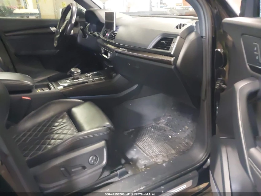 Audi SQ5 PREMIUM PLUS / DIGITAL / ПОДГРЕВИ / ШИБИДАХ, снимка 7 - Автомобили и джипове - 54777413