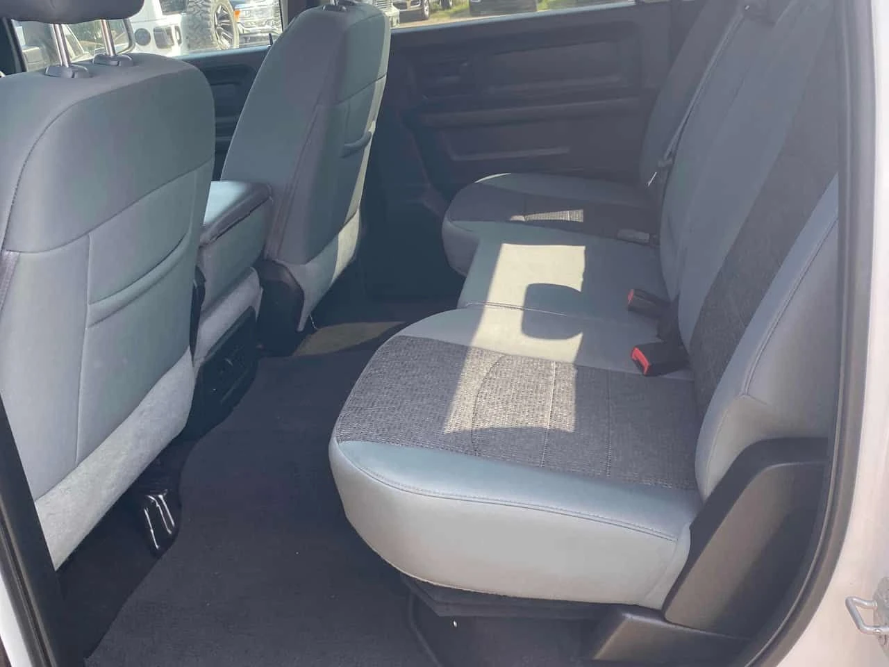 Dodge RAM 1500 EXPRESS| ПОДГРЕВИ| KEYLESS| CARFAX| , снимка 12 - Автомобили и джипове - 55655112