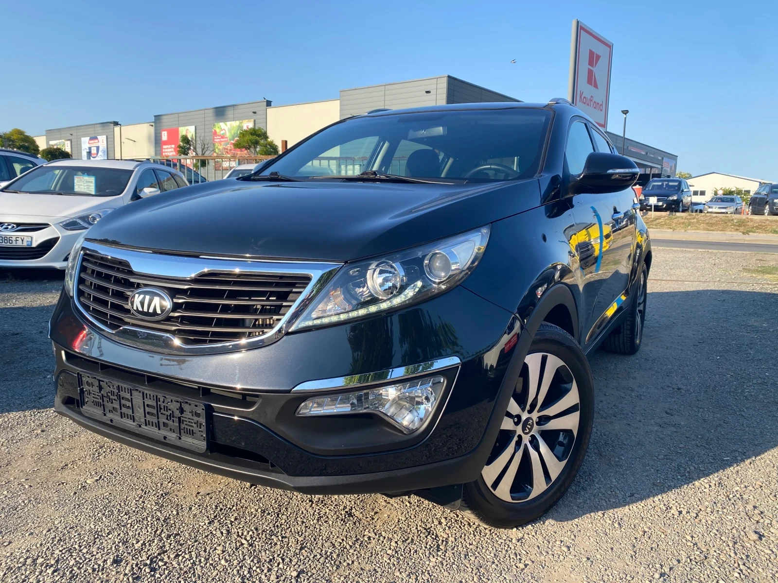 Kia Sportage, снимка 2 - Автомобили и джипове - 55711377