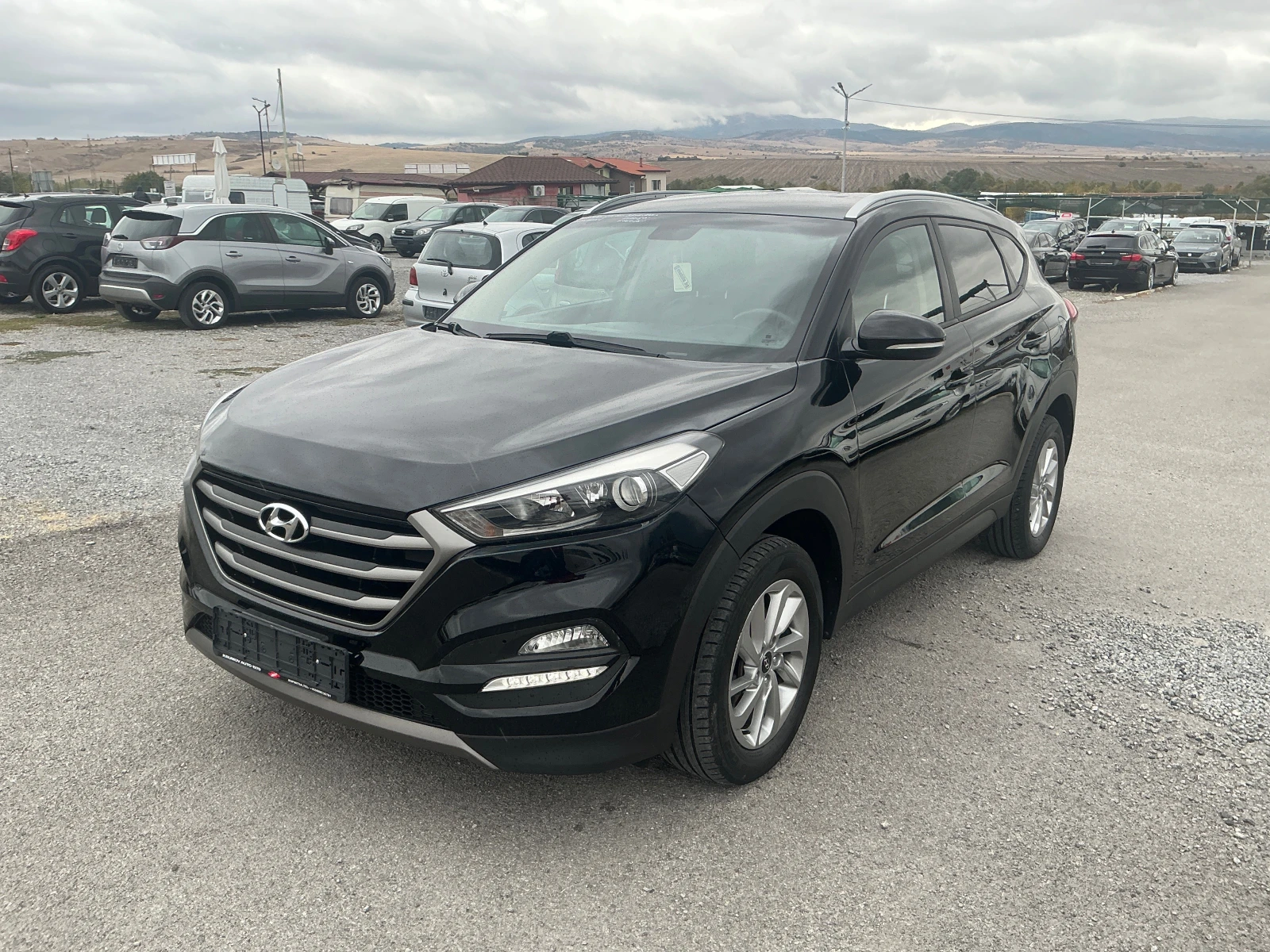 Hyundai Tucson 1.7 CRDI, снимка 3 - Автомобили и джипове - 56140912