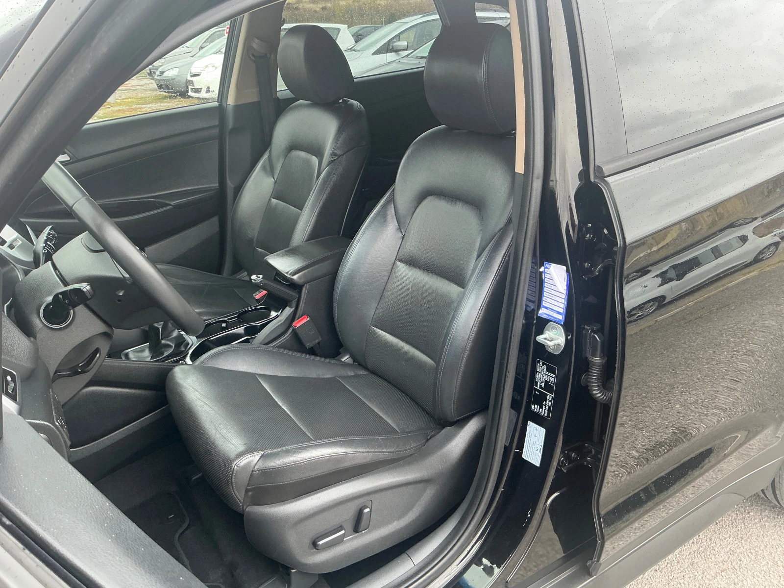 Hyundai Tucson 1.7 CRDI, снимка 14 - Автомобили и джипове - 56140912