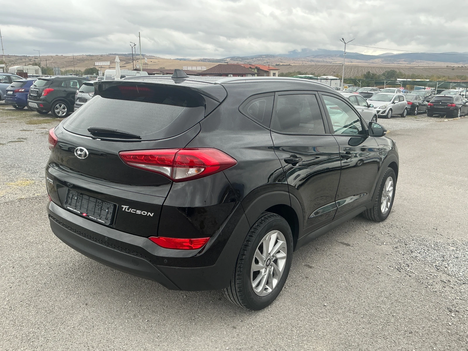 Hyundai Tucson 1.7 CRDI, снимка 8 - Автомобили и джипове - 56140912