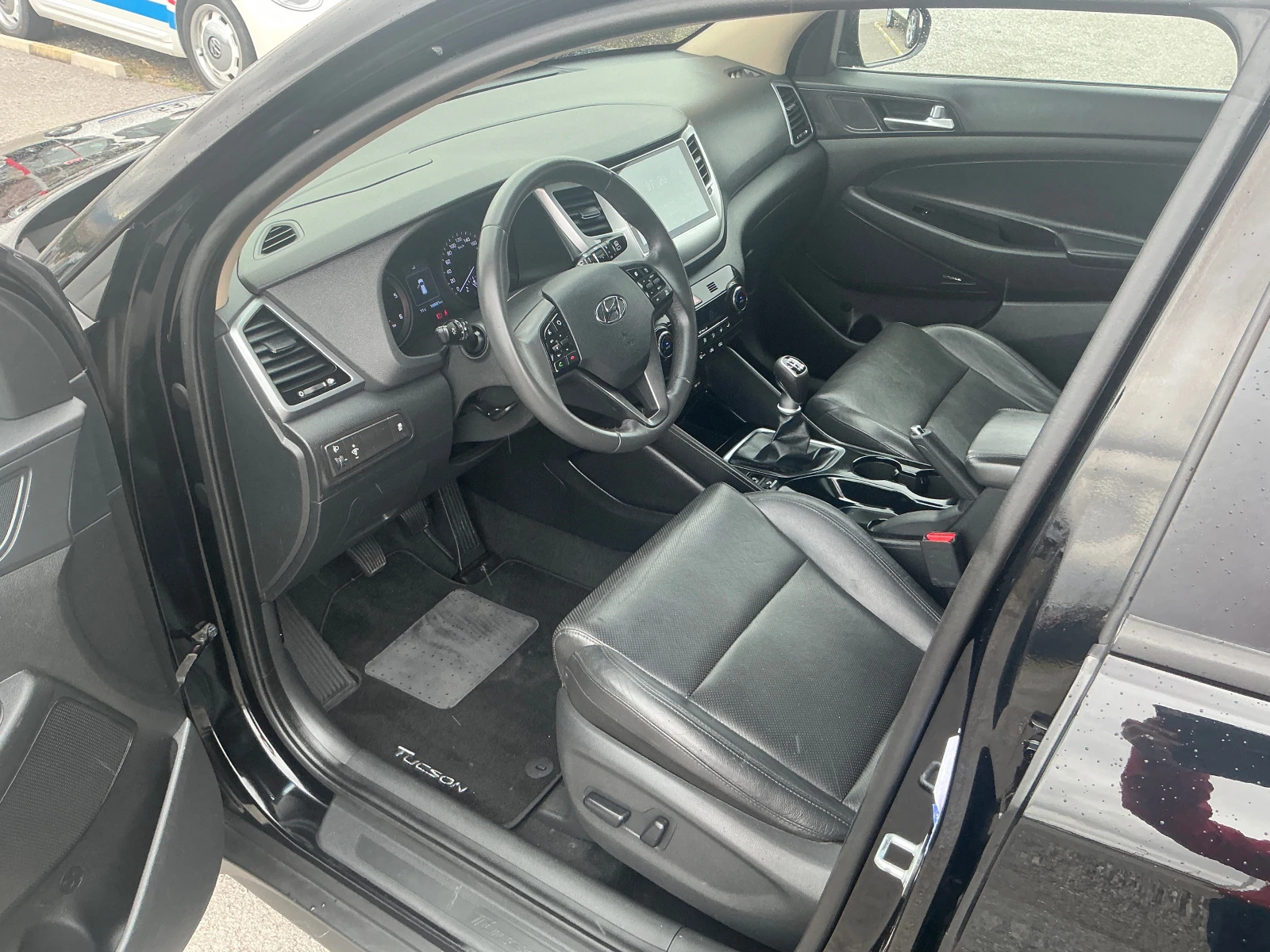 Hyundai Tucson 1.7 CRDI, снимка 13 - Автомобили и джипове - 56140912