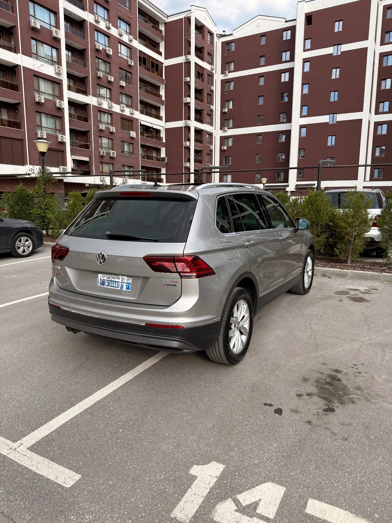 VW Tiguan 2.0TDI/4Motion/Assist/LED/Keyless, снимка 4 - Автомобили и джипове - 56358584