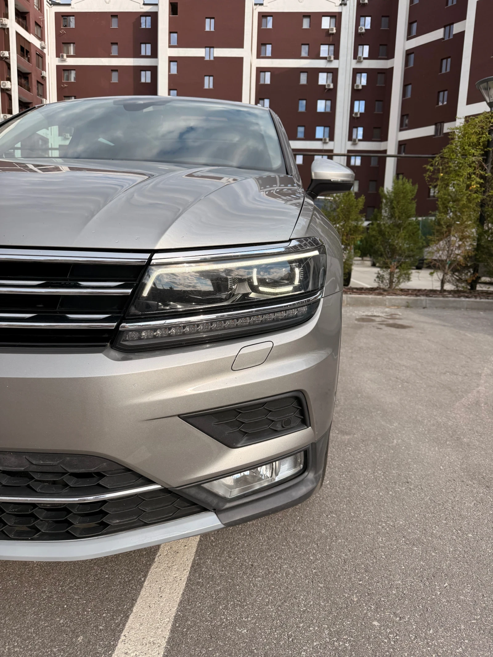 VW Tiguan 2.0TDI/4Motion/Assist/LED/Keyless, снимка 3 - Автомобили и джипове - 56358584