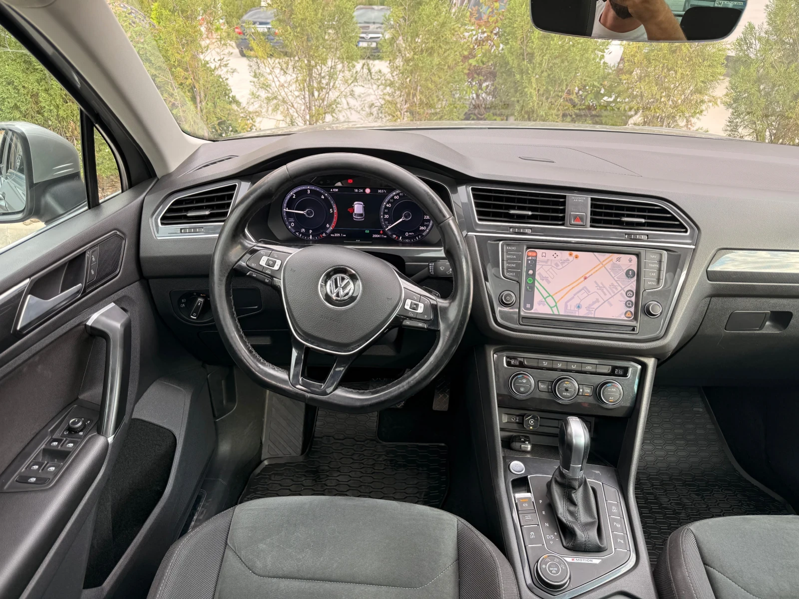 VW Tiguan 2.0TDI/4Motion/Assist/LED/Keyless, снимка 7 - Автомобили и джипове - 56358584