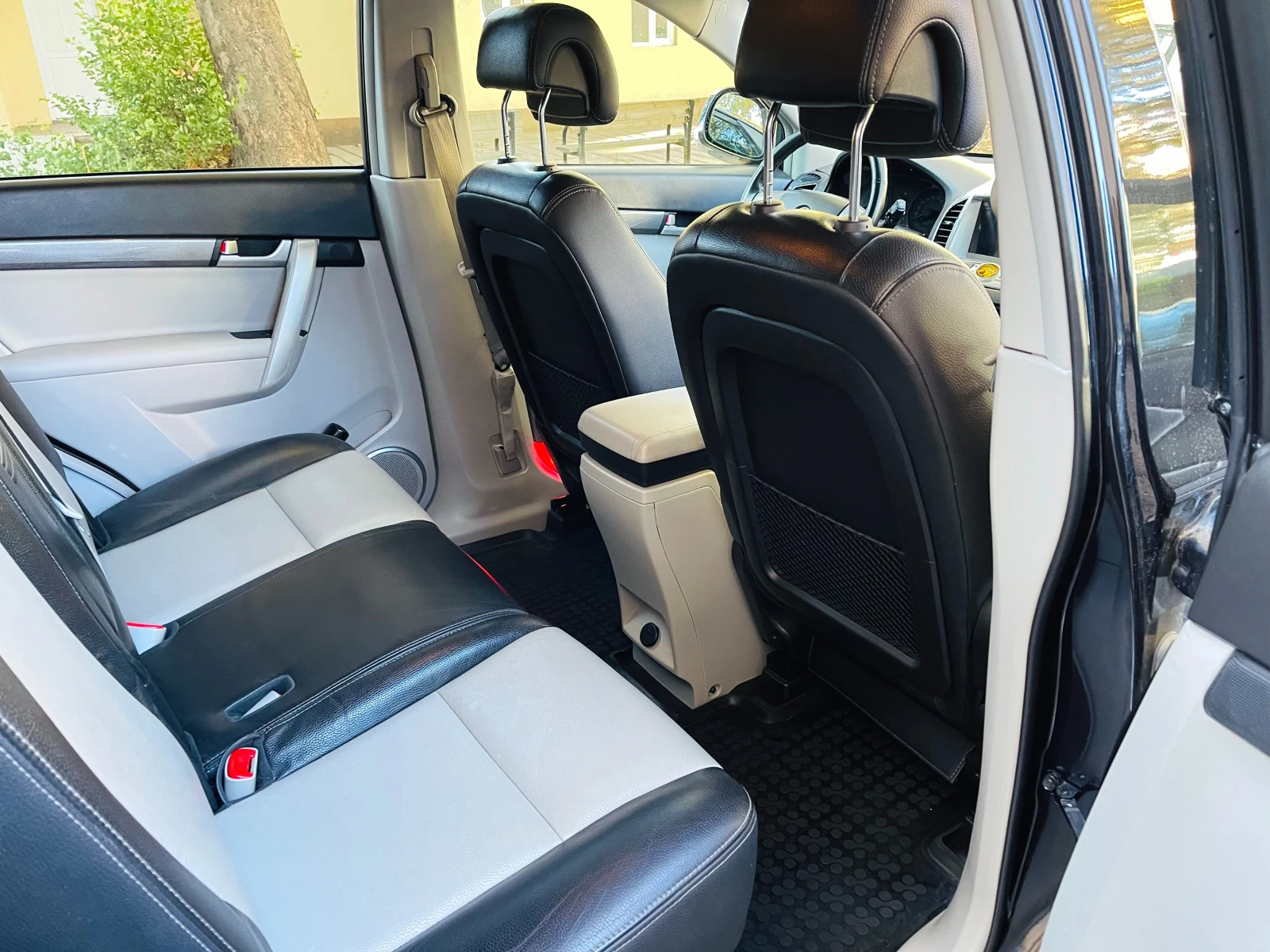 Chevrolet Captiva, снимка 9 - Автомобили и джипове - 56674653
