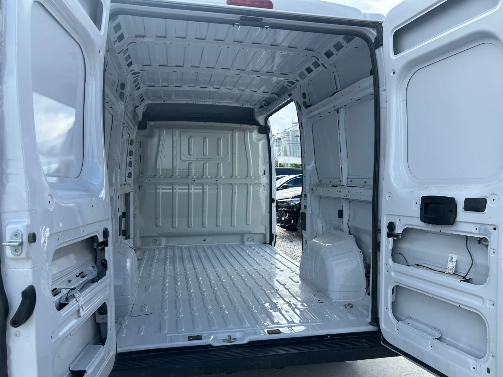 Peugeot Boxer 2.2 - изображение 7