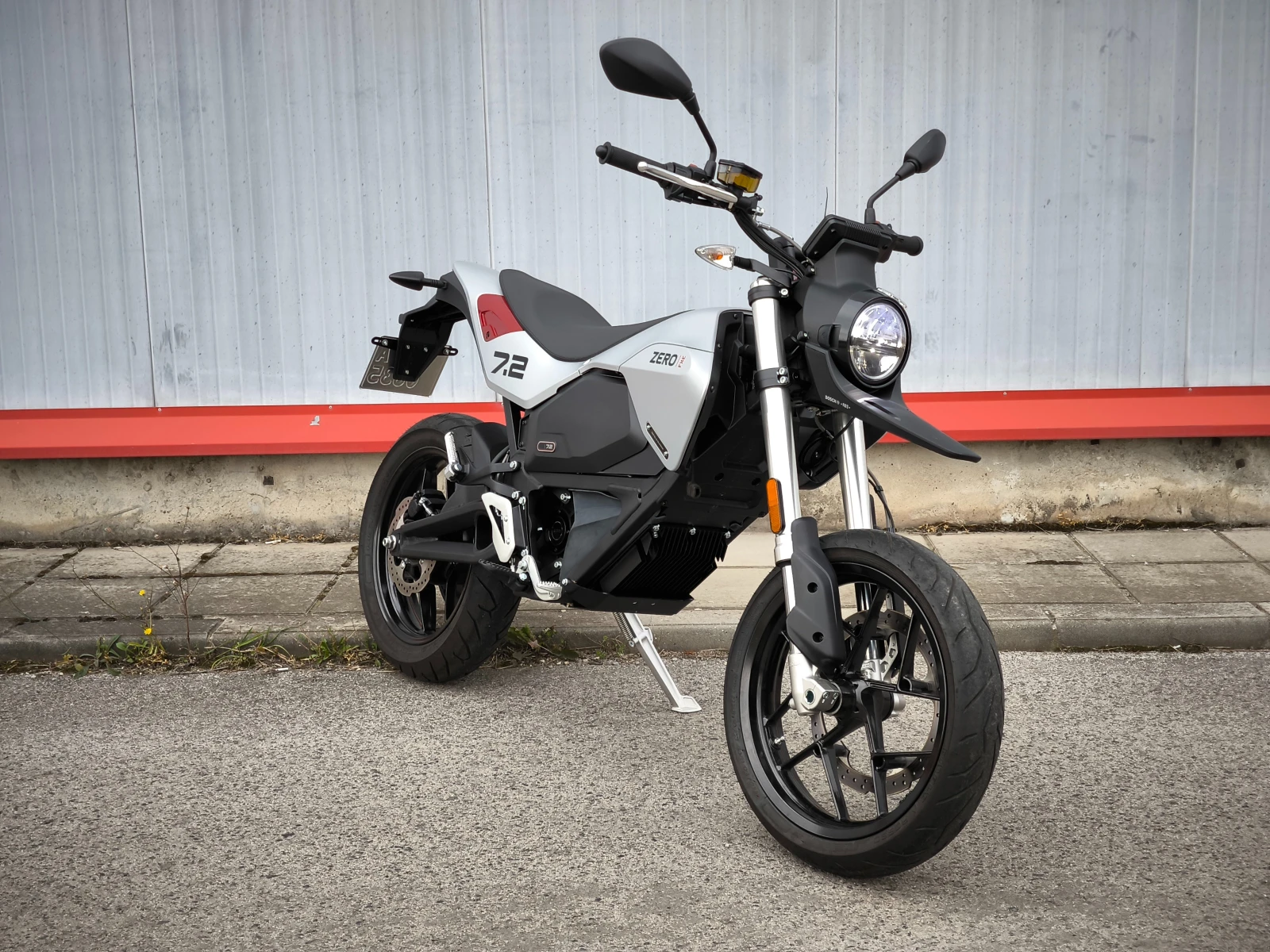 Zero FXE, снимка 1