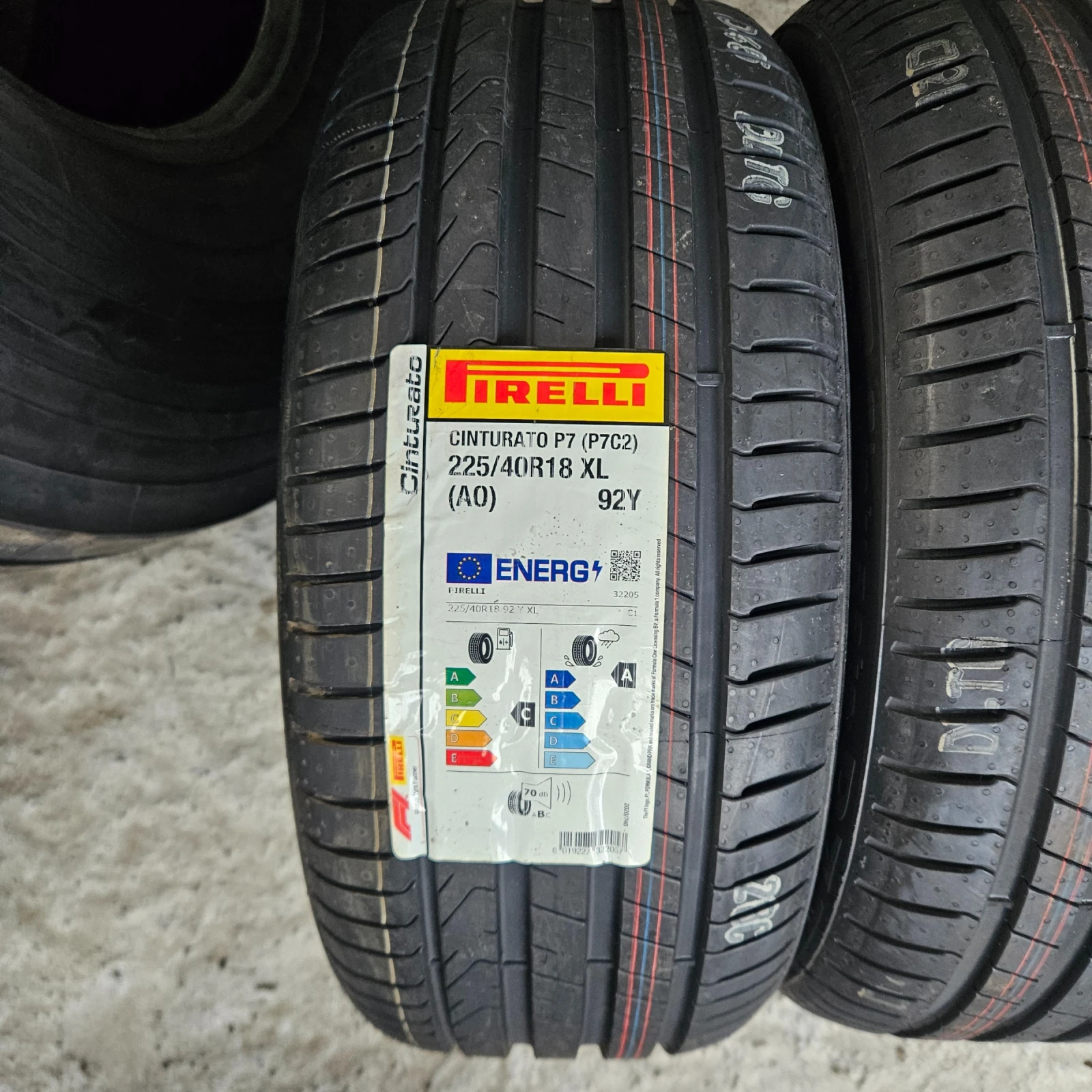 Гуми Летни 225/40R18, снимка 3 - Гуми и джанти - 54191482