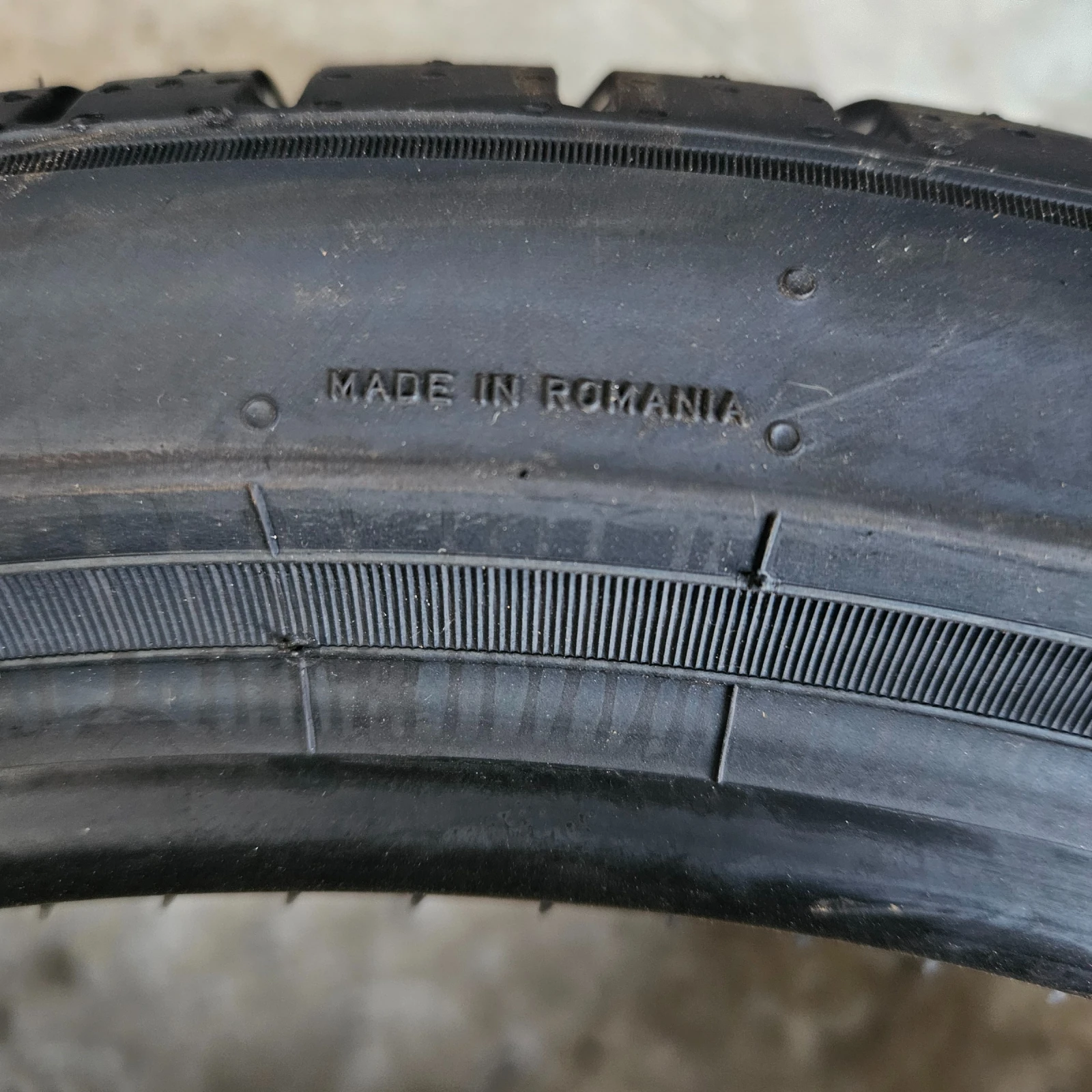 Гуми Летни 225/40R18, снимка 11 - Гуми и джанти - 54191482