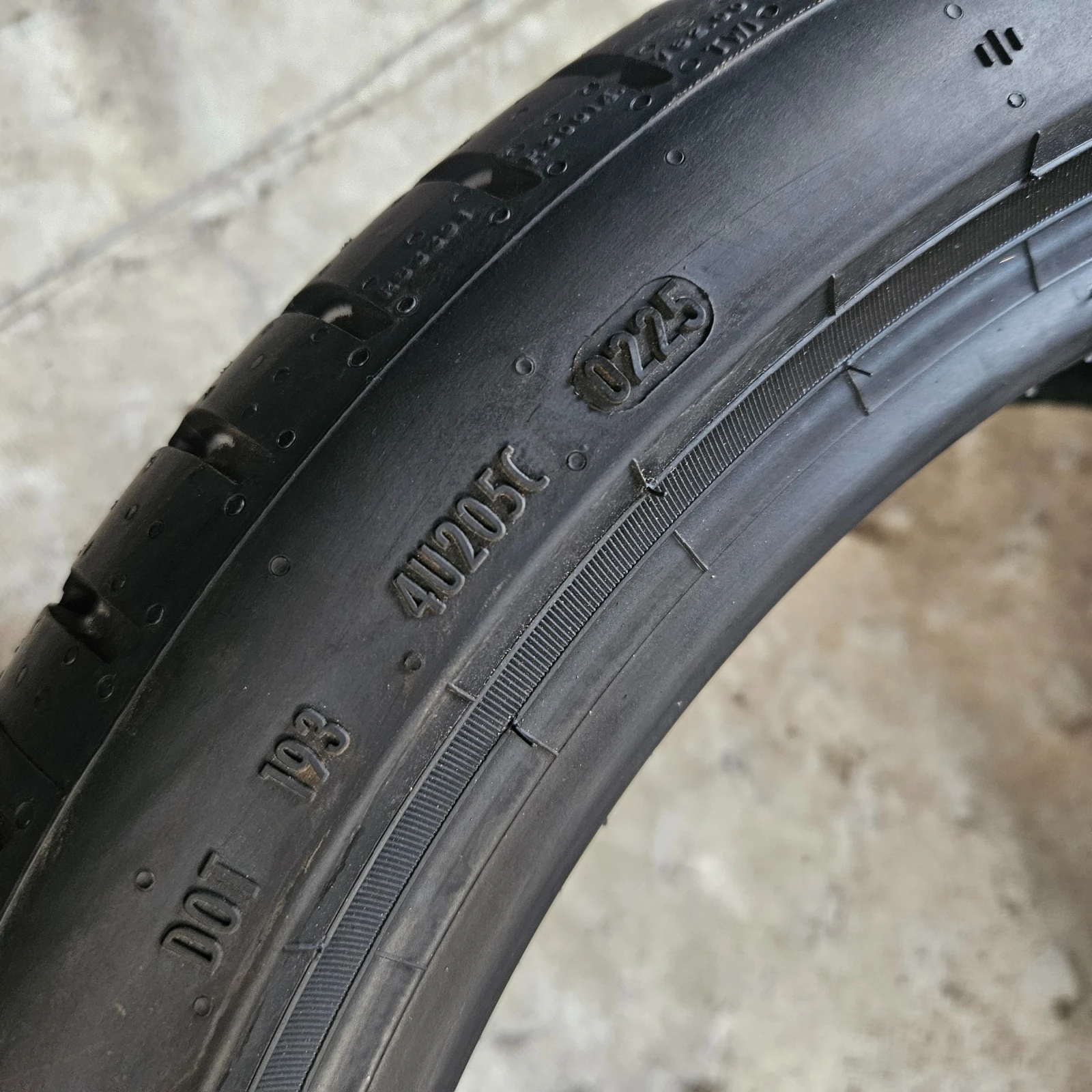Гуми Летни 225/40R18, снимка 10 - Гуми и джанти - 54191482