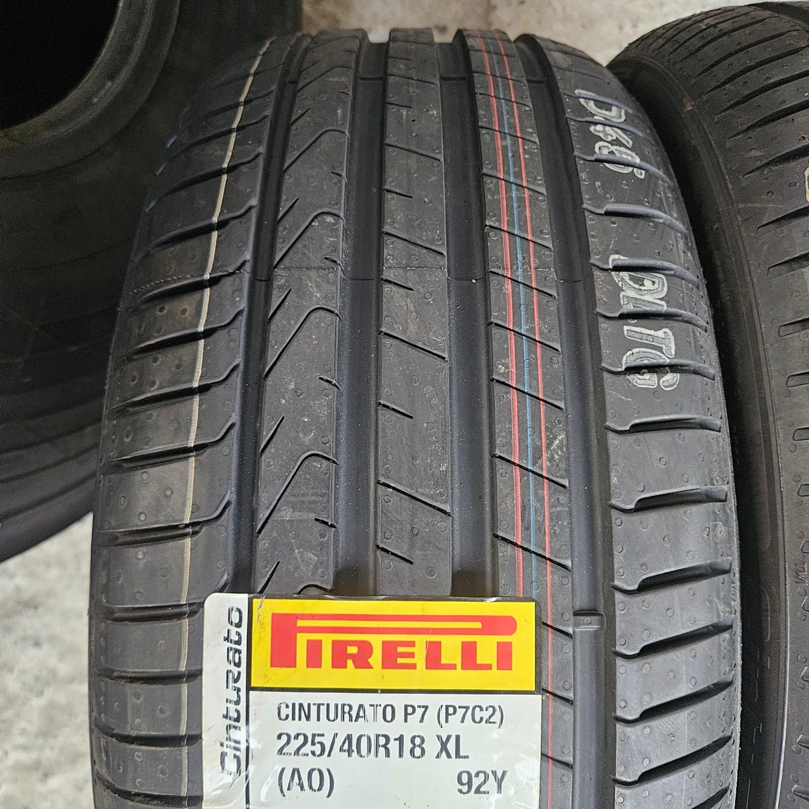 Гуми Летни 225/40R18, снимка 5 - Гуми и джанти - 54191482