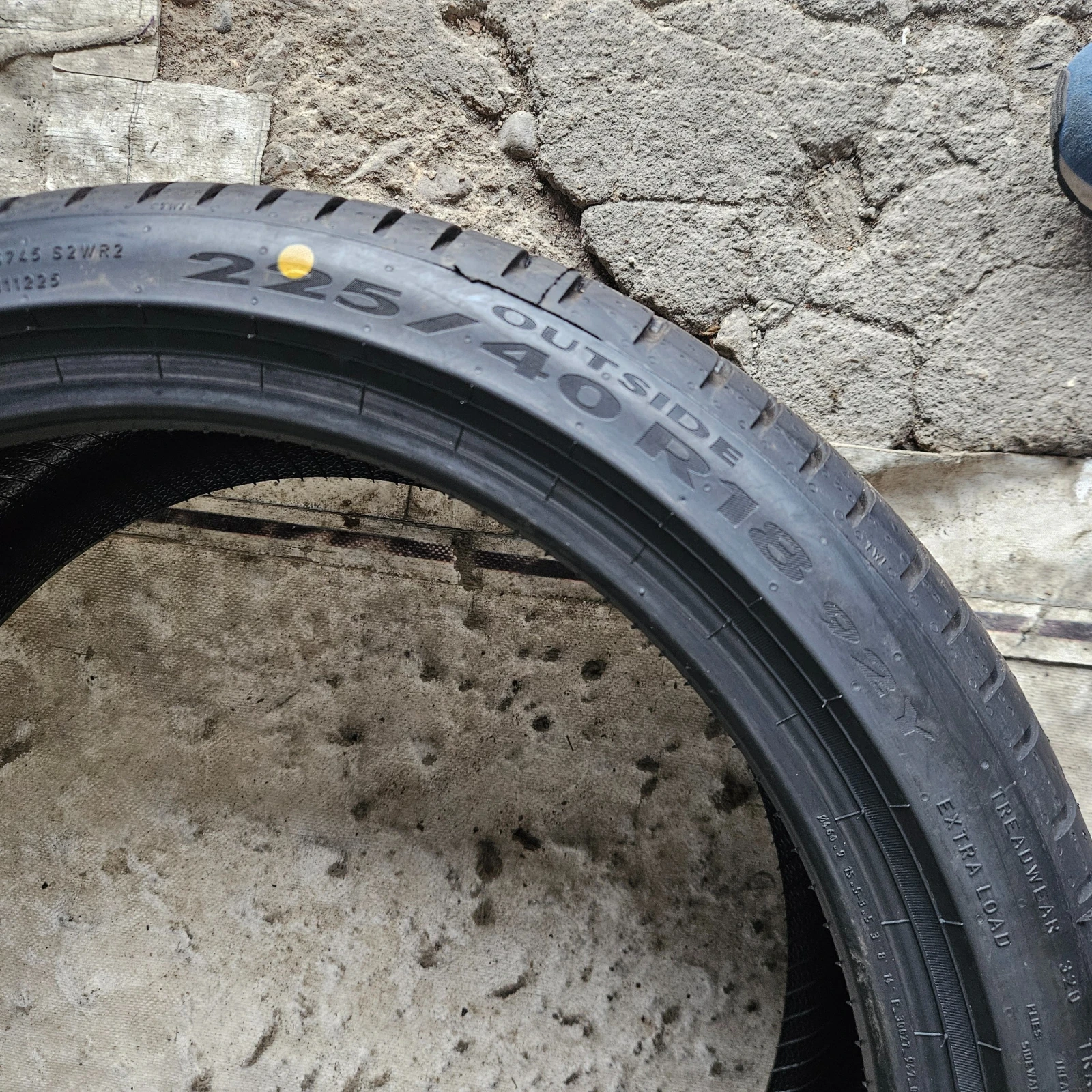 Гуми Летни 225/40R18, снимка 9 - Гуми и джанти - 54191482