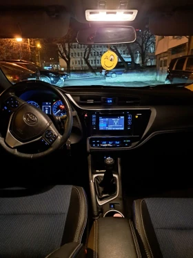 Toyota Corolla SE, снимка 5