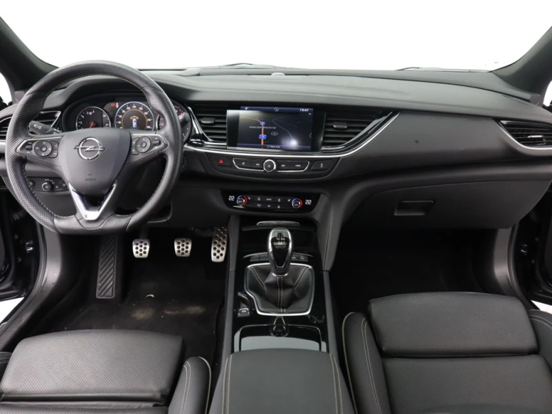 Opel Insignia 1.6 CDTi, снимка 12 - Автомобили и джипове - 46549539