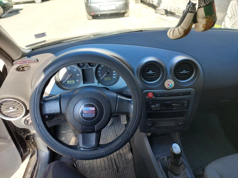 Seat Ibiza, снимка 2 - Автомобили и джипове - 48970013