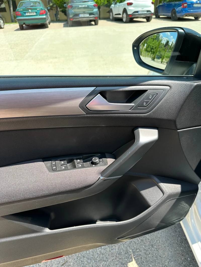 VW Touran Shadow line* DSG* Distronik* 6+ 1, снимка 9 - Автомобили и джипове - 52438956