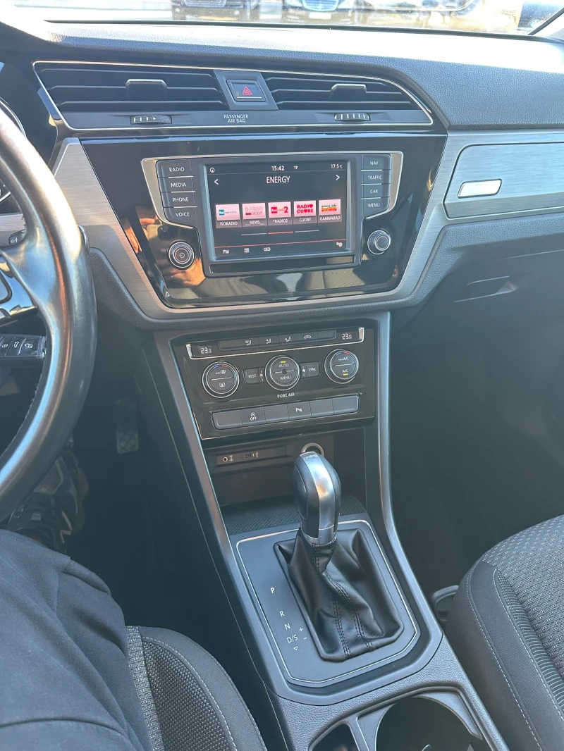 VW Touran Shadow line* DSG* Distronik* 6+ 1, снимка 7 - Автомобили и джипове - 52438956