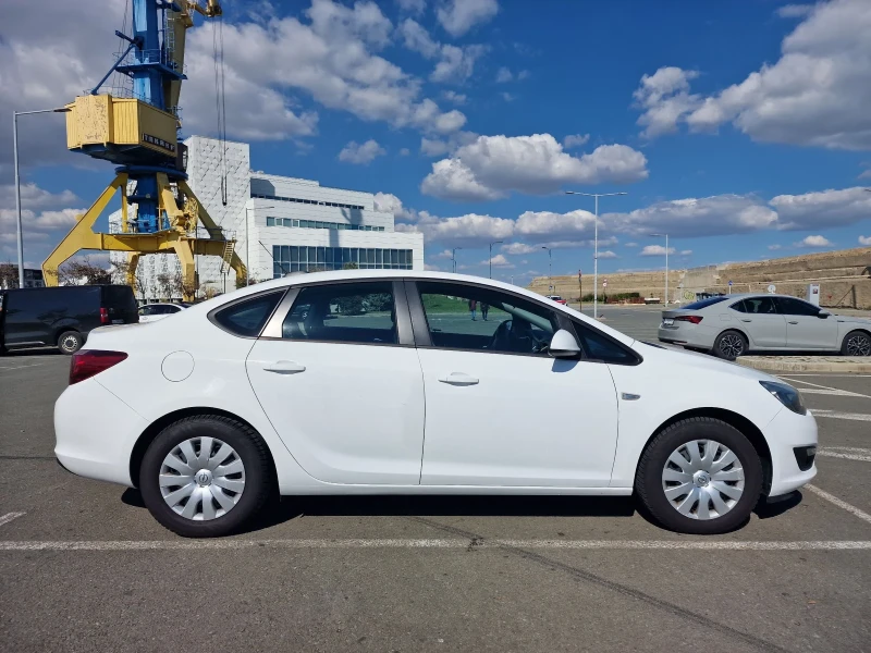 Opel Astra Model J Notchback, снимка 4 - Автомобили и джипове - 52015511