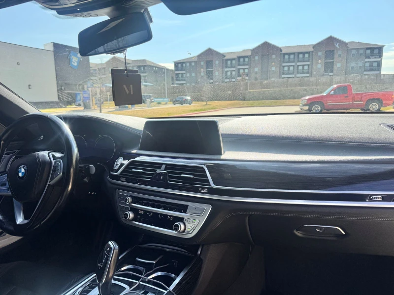 BMW 740 SHADOW LINE* MPACK* HUD* PANO* МАСАЖИ* ОБДУХ* , снимка 7 - Автомобили и джипове - 53122135