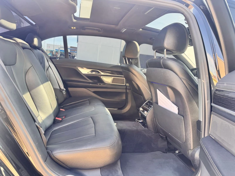 BMW 740 SHADOW LINE* MPACK* HUD* PANO* МАСАЖИ* ОБДУХ* , снимка 10 - Автомобили и джипове - 53122135