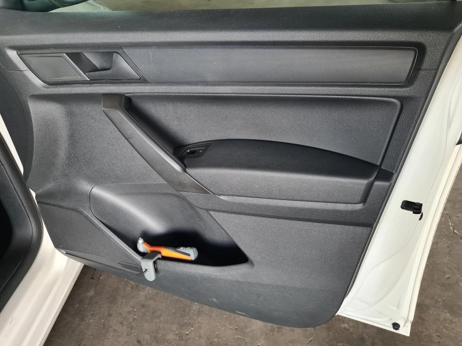 VW Caddy 2.0TDI L1H1 | Mobile.bg — изображение 13