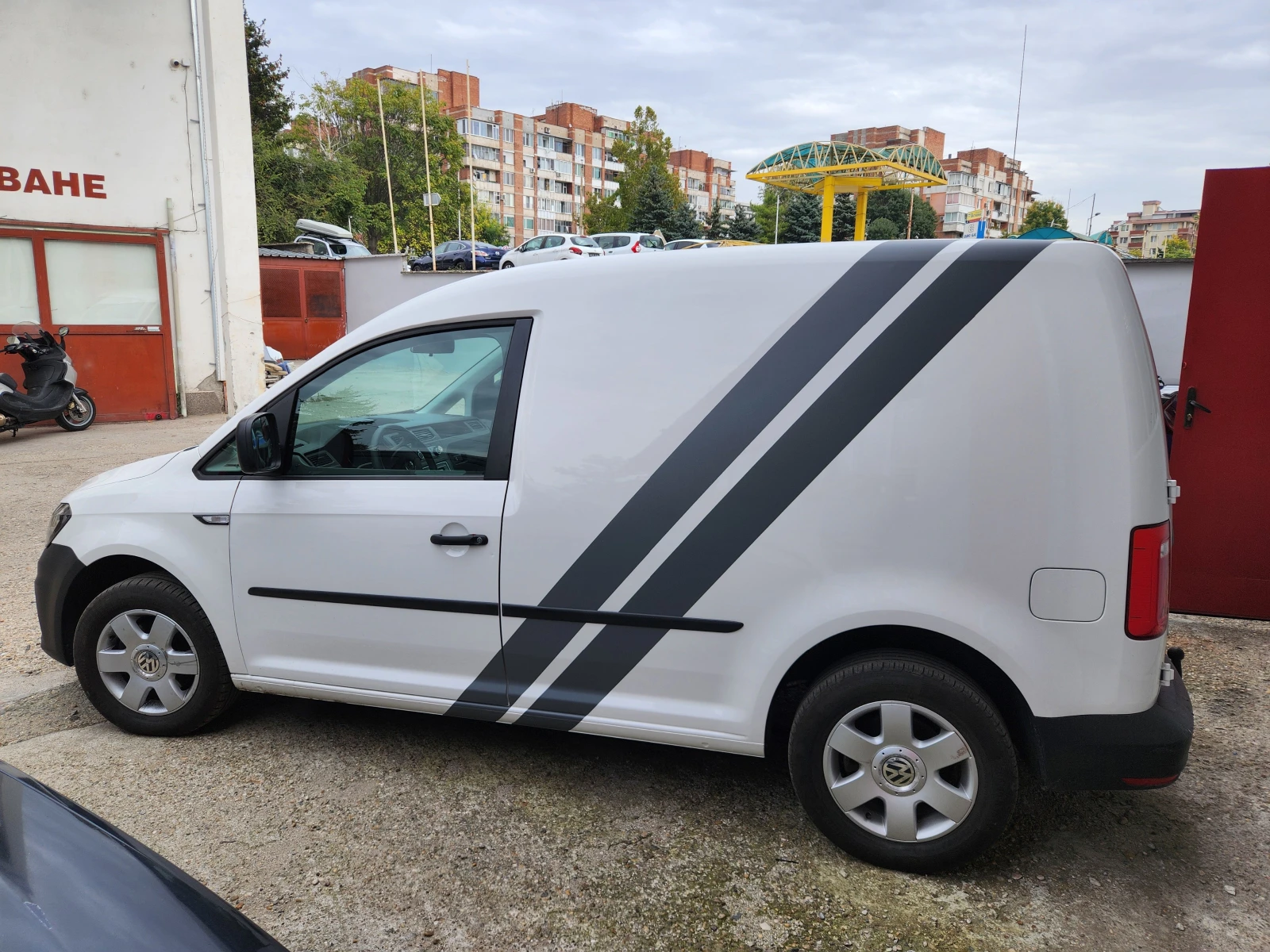 VW Caddy 2.0TDI L1H1 - изображение 4