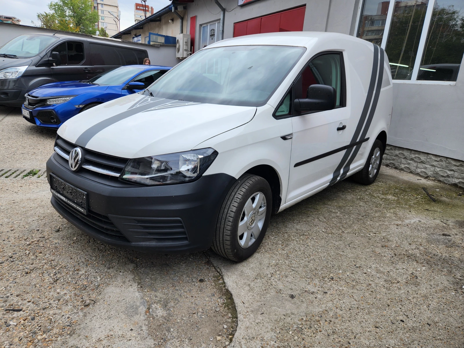 VW Caddy 2.0TDI L1H1 - изображение 3