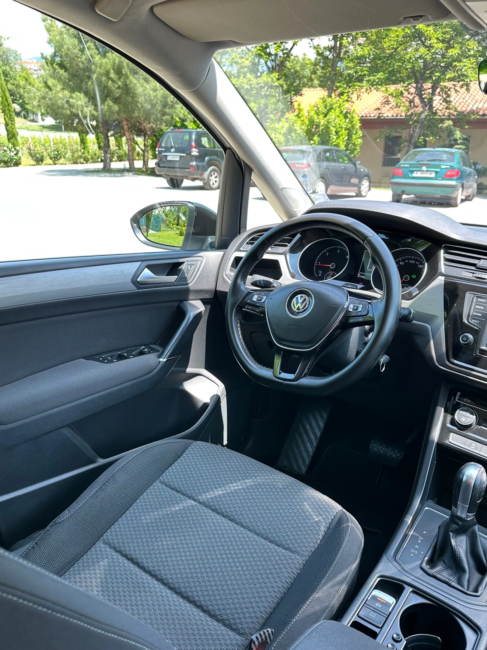 VW Touran Shadow line* DSG* Distronik* 6+ 1 - изображение 8